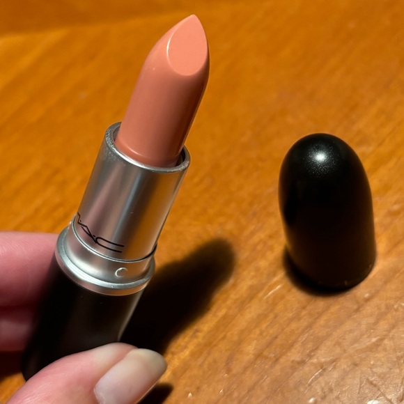 2 MAC Lipsticks Myth - Picture 10 of 16